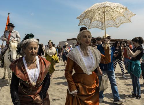 Arlesian in procession Les Saintes Maries de la mer Maggio 2019