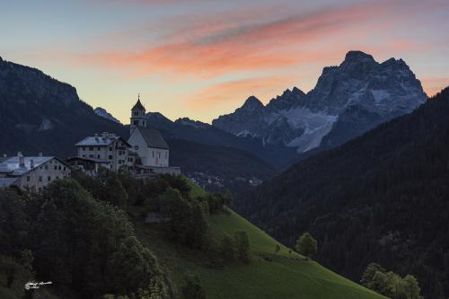 Dolomiti La chiesetta Colle Santa Lucia-Settembre-2020