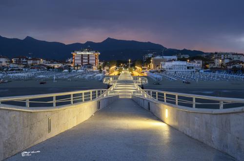 Waiting for the sunris- Pontile lido di Camaiore-Giugno 2019