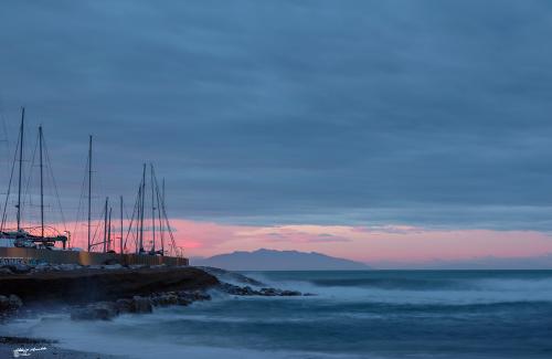 Rough sea at dawn-San Vincenzo Li Dicembre 2018
