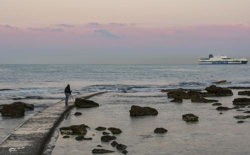 The photograper and the ship-Terrazza Mascagni Aprile 2019