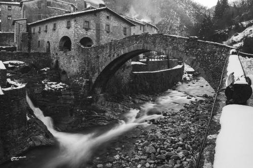 The bridge over the stream-Fabbriche di Vallico LU-Gennaio 2021