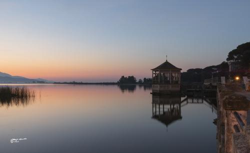 Waiting for the sunrise-Lago Puccini Ottobre 2018