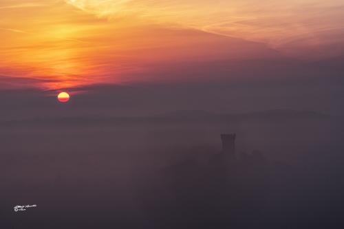 The sunrise and the fortress in the fog-Vicopisano Febbraio 2019