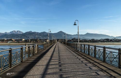 Drawings of shadows-Pontile M.Pietrasanta-Gennaio 2019