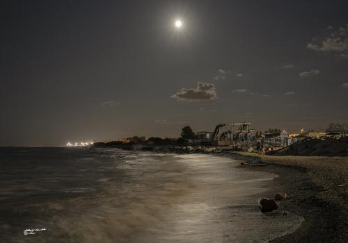 Observing the moon and the sea..Fano-Agosto 2019